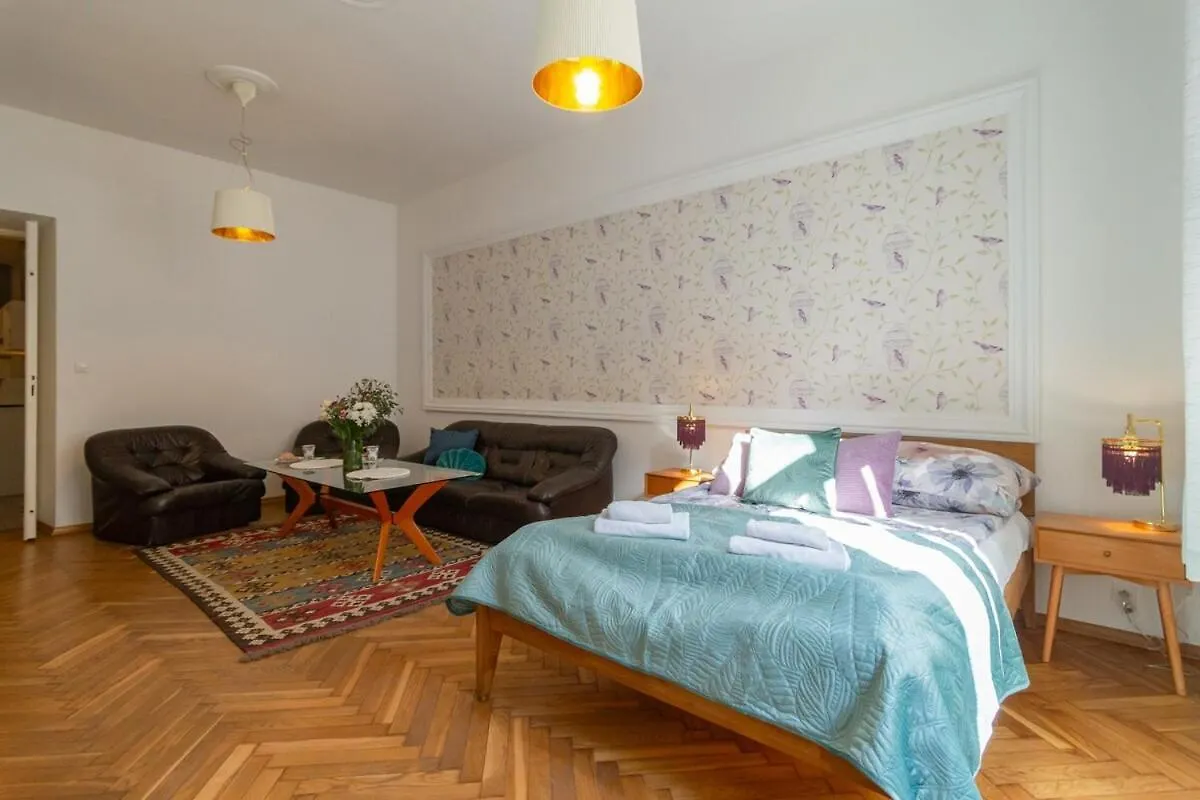 Cherish Bloom Krakow Apartment